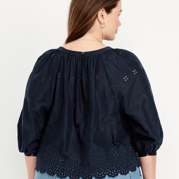 NWT OLD NAVY Perforated Cropped Top COLOR IN THE NAVY - Picture 7 of 9